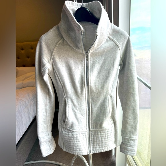 Lululemon fleece jacket size 2 light grey - Picture 2 of 6